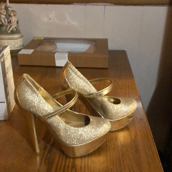 Meet your Posher, Velisha - Picture 2 of 2